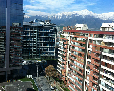 Vista desde la oficina del estudio en Las Condes, con la cordillera al fondo